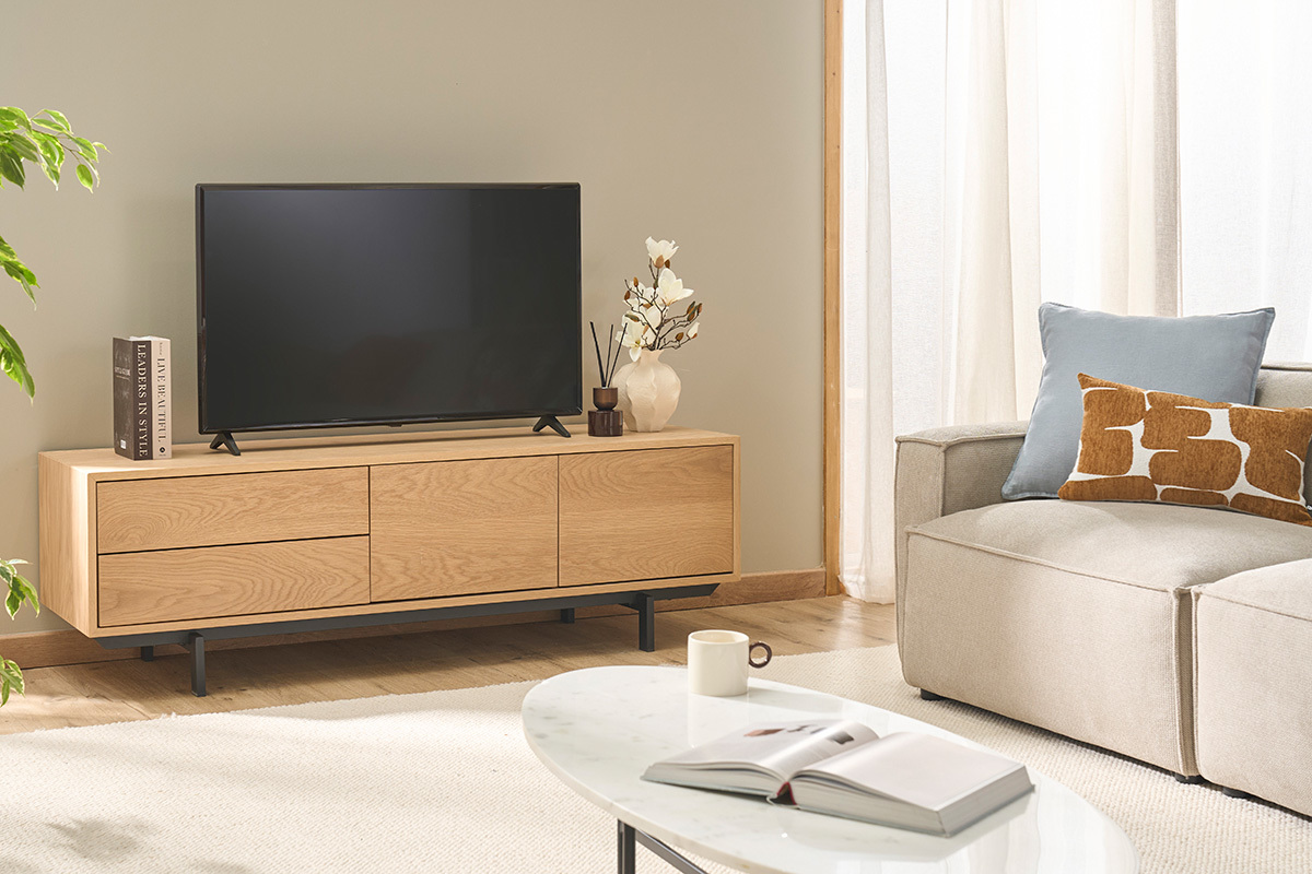 Meuble TV finition bois ch�ne avec rangements ferm�s L160 cm MANNY