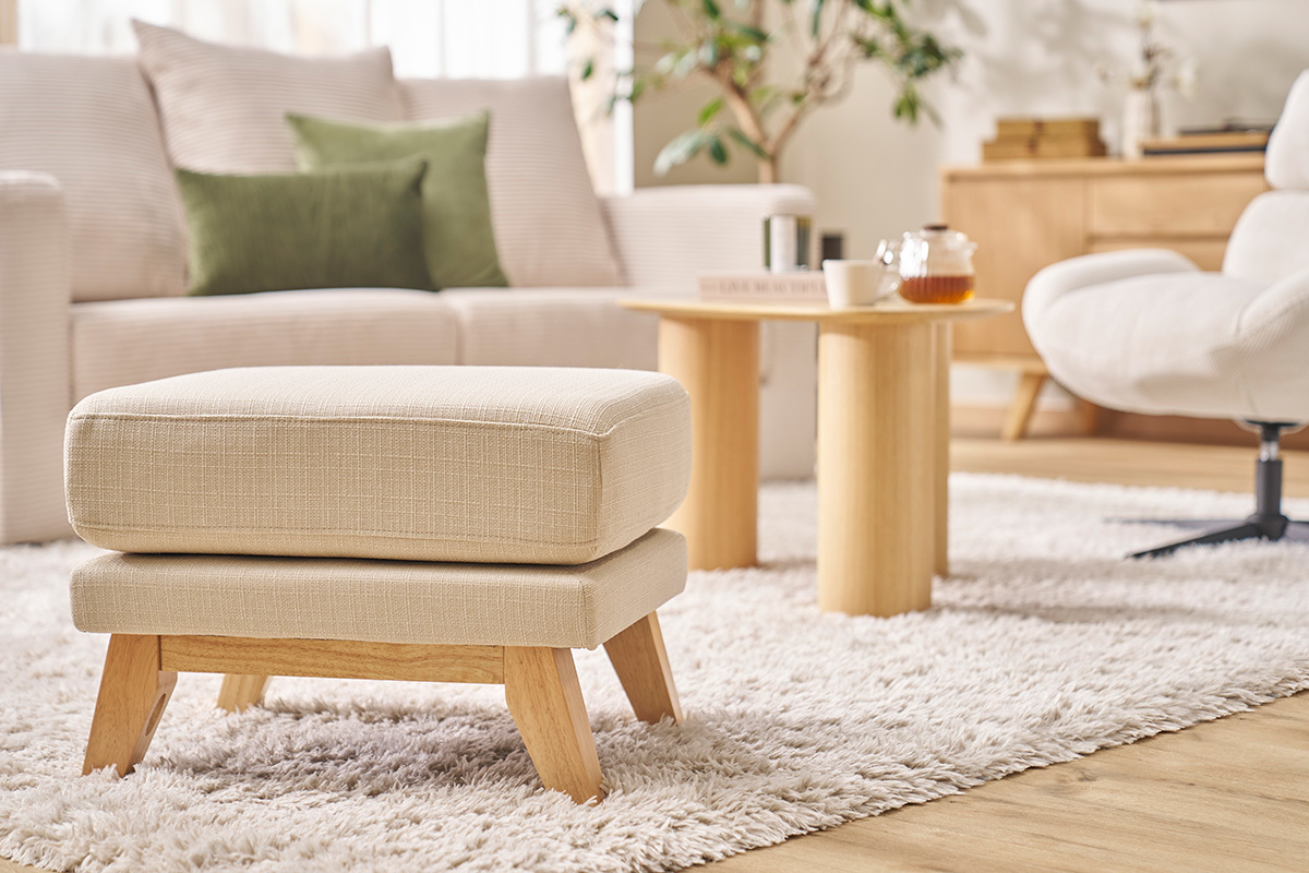 Pouf repose-pieds dhoussable scandinave en tissu beige et bois clair OSLO