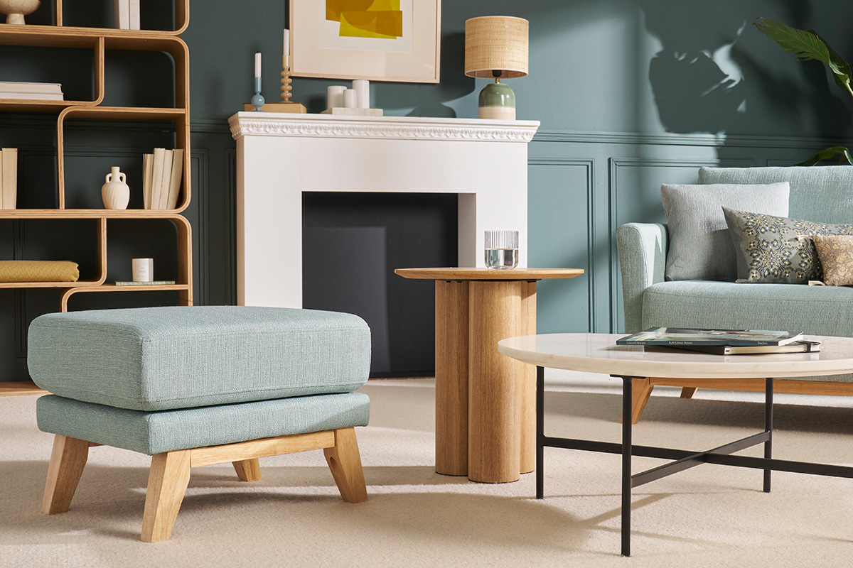 Pouf repose-pieds dhoussable scandinave en tissu vert lagon et bois clair OSLO