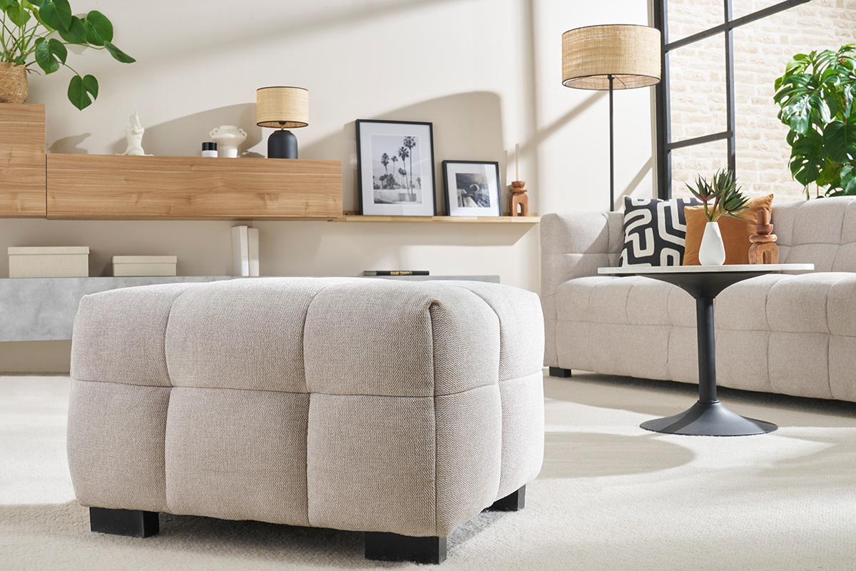 Pouf repose-pieds design en tissu effet velours marron noisette CORTO