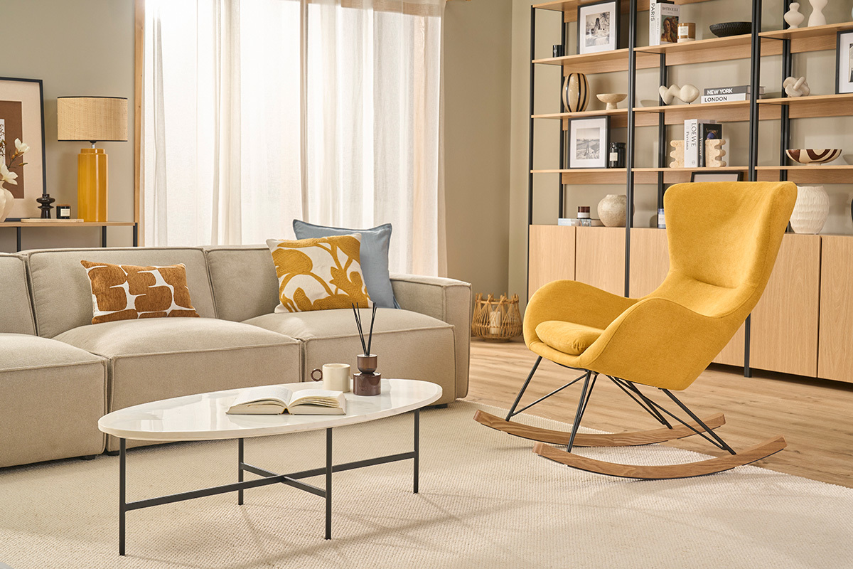 Rocking chair scandinave en tissu effet velours jaune moutarde, m�tal noir et bois clair ESKUA