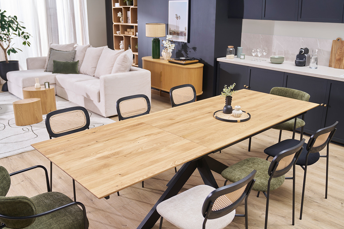 Table � manger rectangulaire extensible rallonge int�gr�e en bois clair ch�ne massif L160-245 cm AGATA