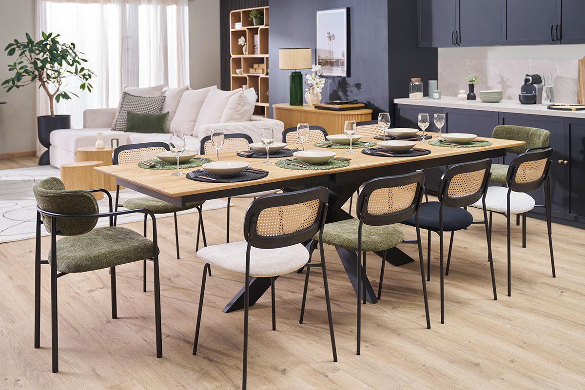 Table � manger rectangulaire extensible rallonge int�gr�e en bois clair ch�ne massif L160-245 cm AGATA