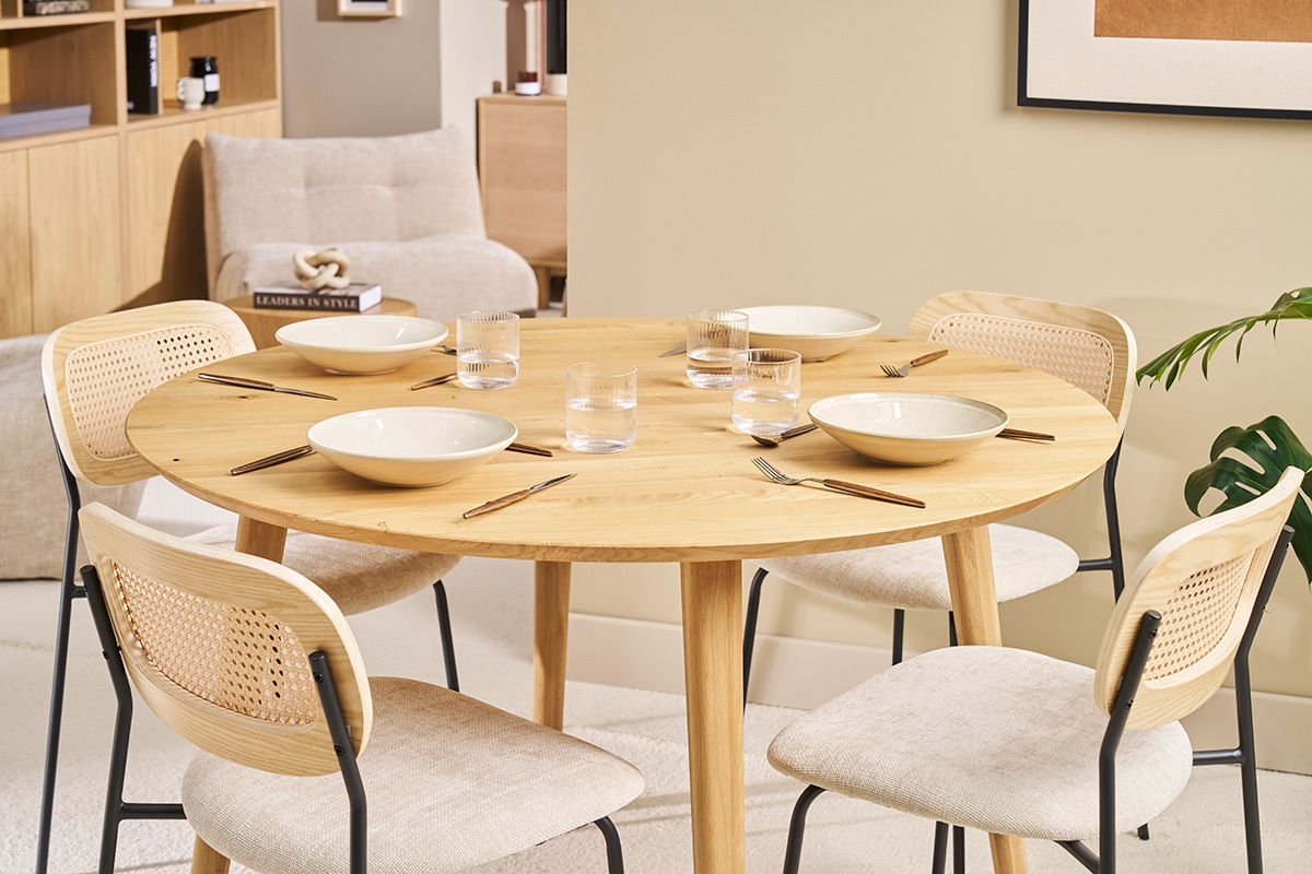 Table � manger ronde en bois clair ch�ne massif D120 cm OKSANA