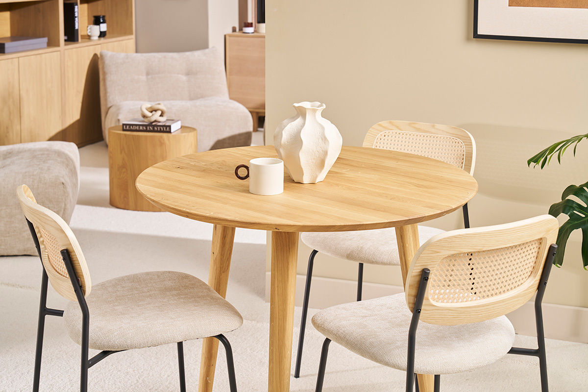 Table � manger ronde en bois clair ch�ne massif D90 cm OKSANA