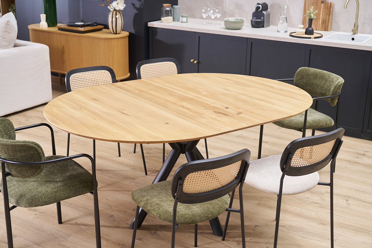 Table � manger ronde extensible en bois clair ch�ne massif et m�tal L120-170 cm OLGA