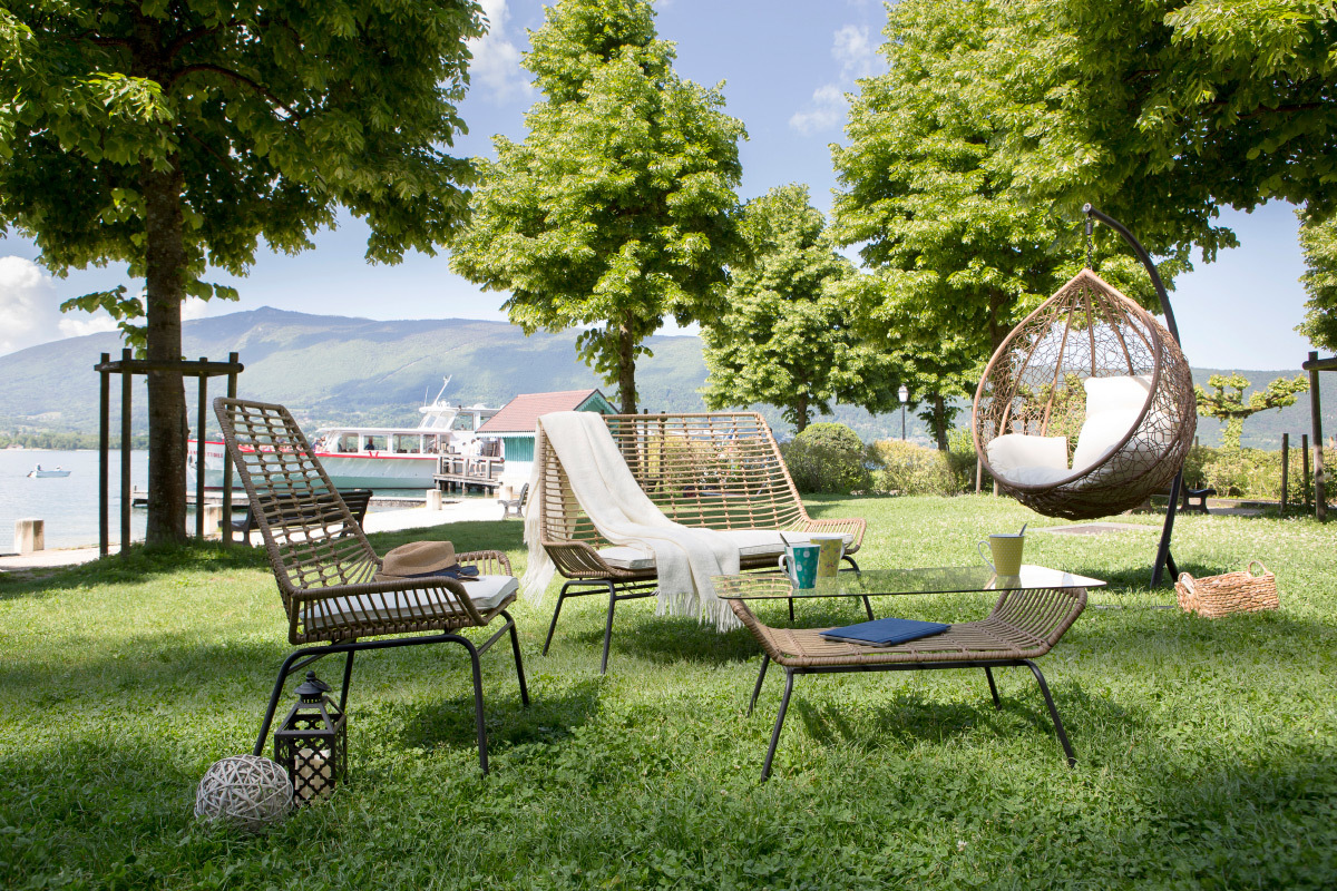 Table basse en verre et fils de r�sine fa�on rotin TANGO