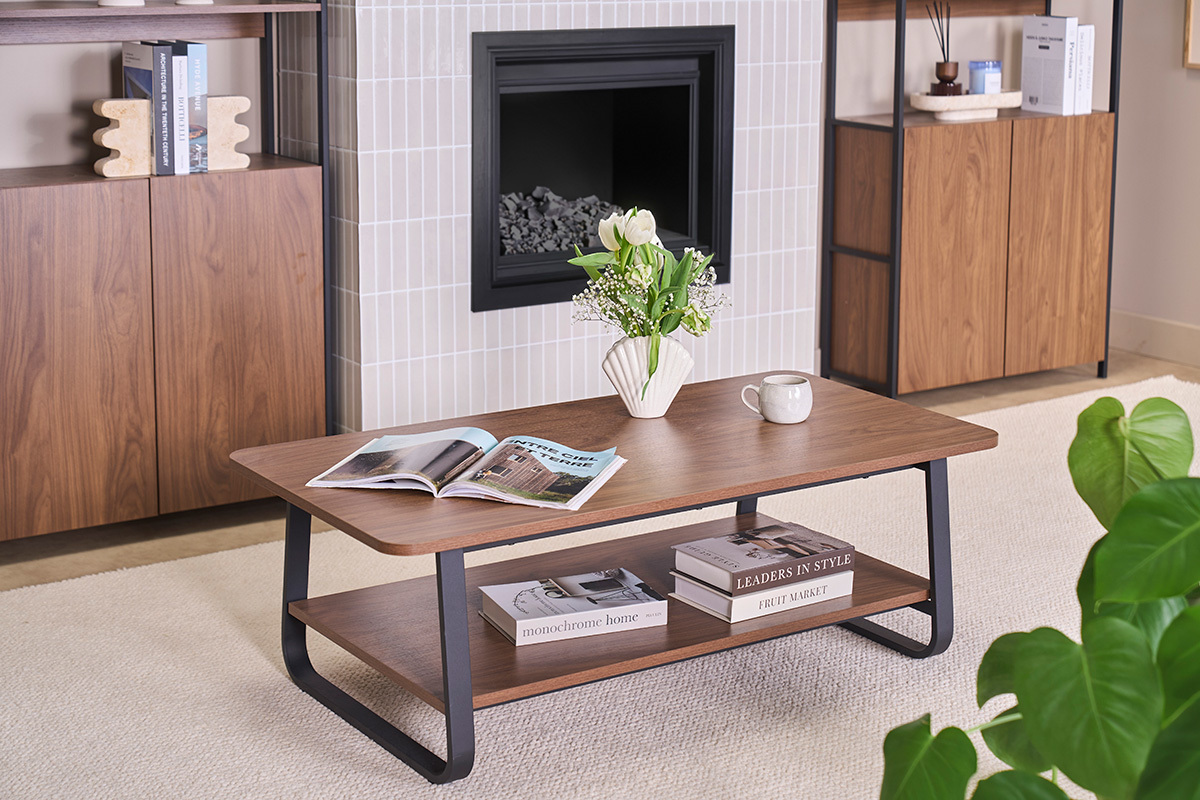 Table basse rectangulaire finition bois noyer et m�tal L120 cm MICHA