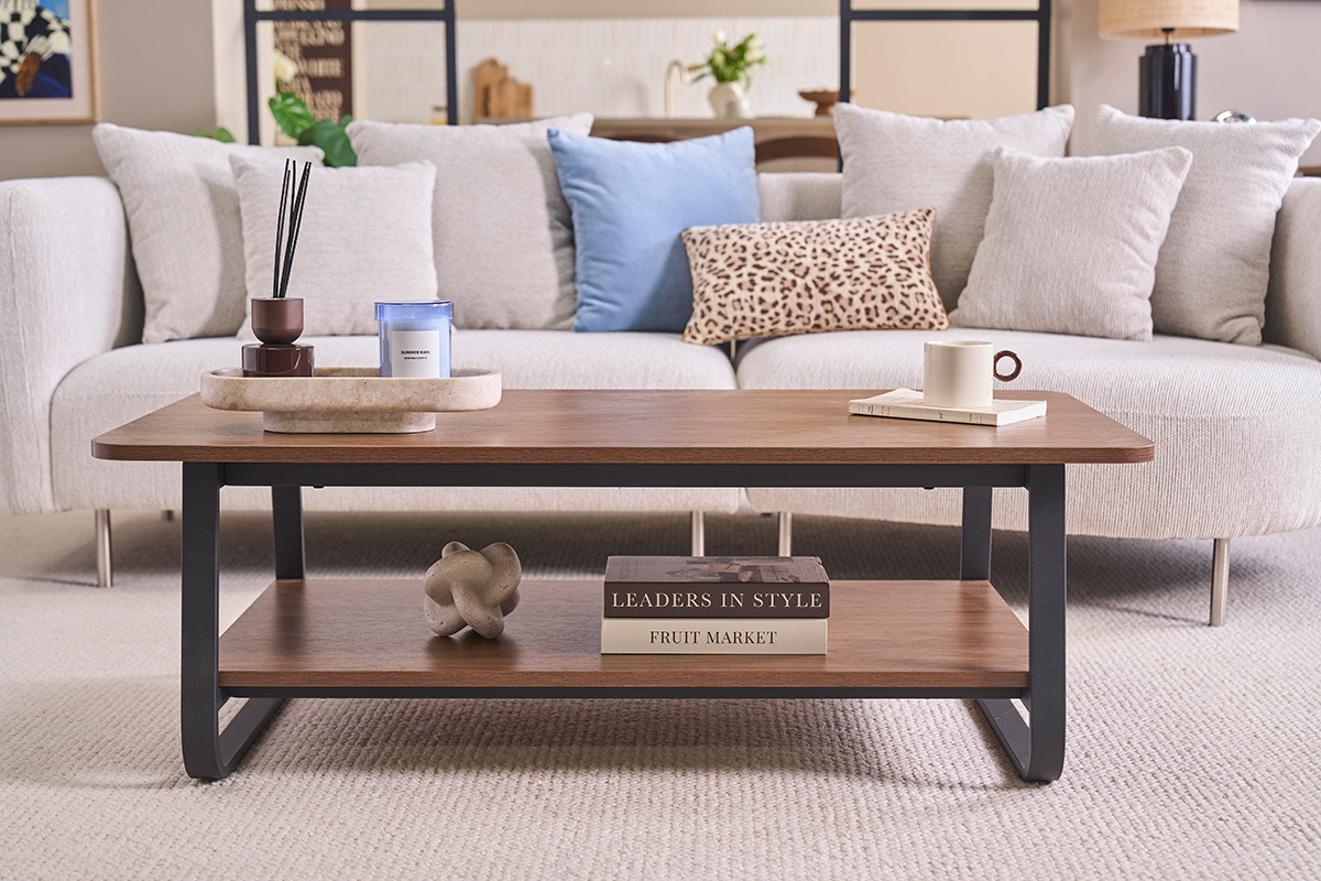 Table basse rectangulaire finition bois noyer et m�tal L120 cm MICHA