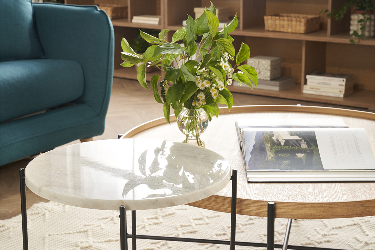 Table d'appoint ronde design en marbre blanc et mtal noir D42 cm SARDA
