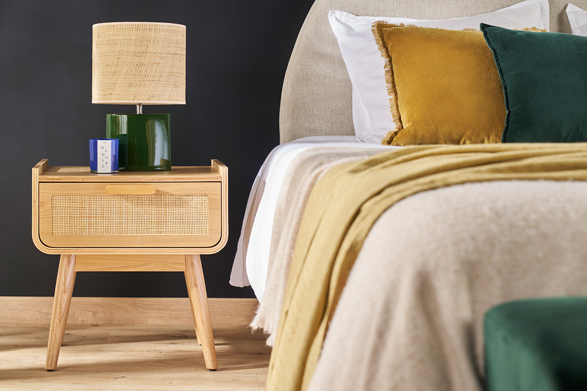 Table de chevet avec tiroir en bois clair fr�ne et cannage rotin ATH�NE