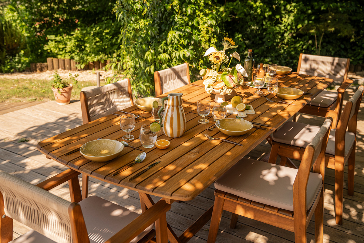 Table de jardin extensible rallonges int�gr�es en bois massif L180-240 cm CANOPEE