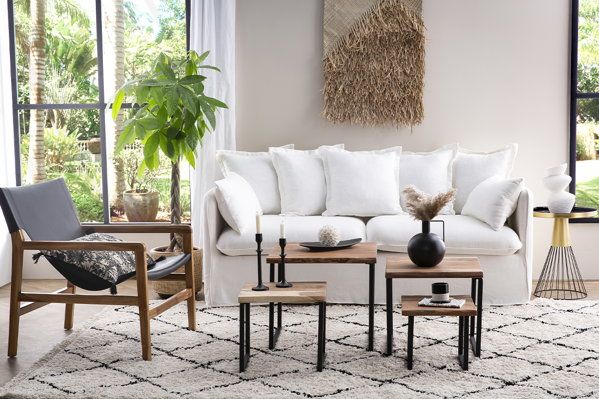 Tables basses gigognes en acacia massif et m�tal vieilli noir (lot de 4) DEVI