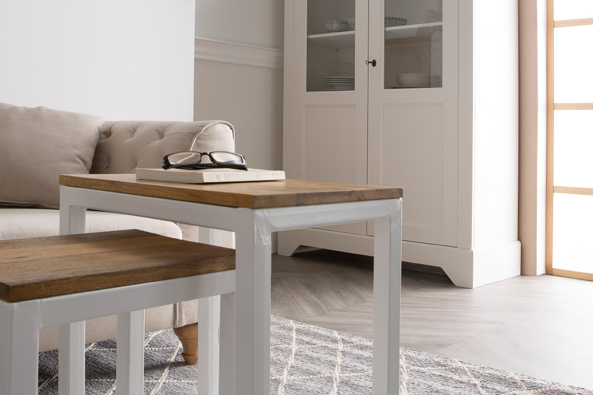 Tables gigognes manguier massif et m�tal blanc (lot de 3) ROCHELLE