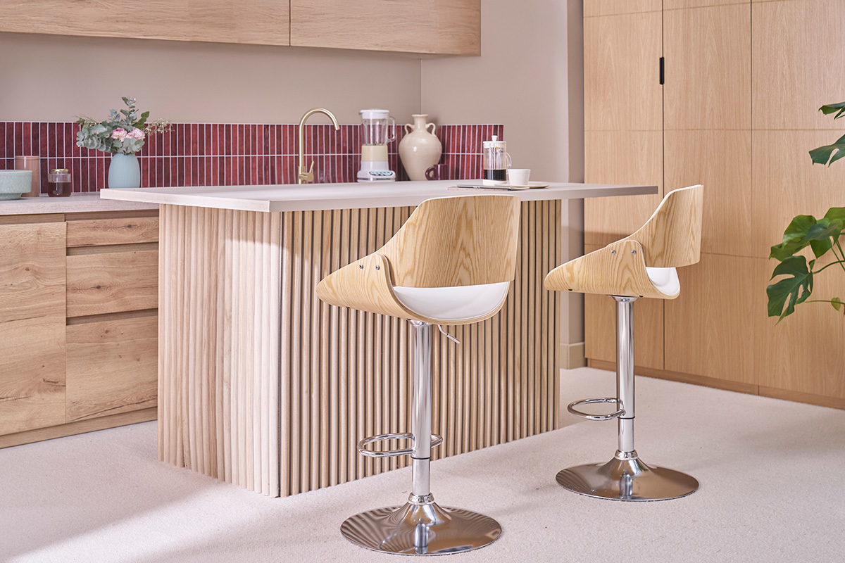 Tabouret de bar design r�glable pivotant 360� blanc et bois clair CLASH