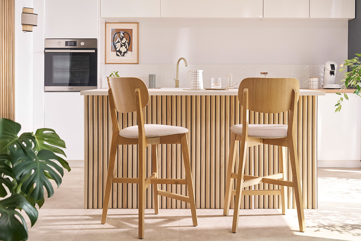 Tabouret de bar en bois clair chne massif et tissu beige H65 cm LUCIA