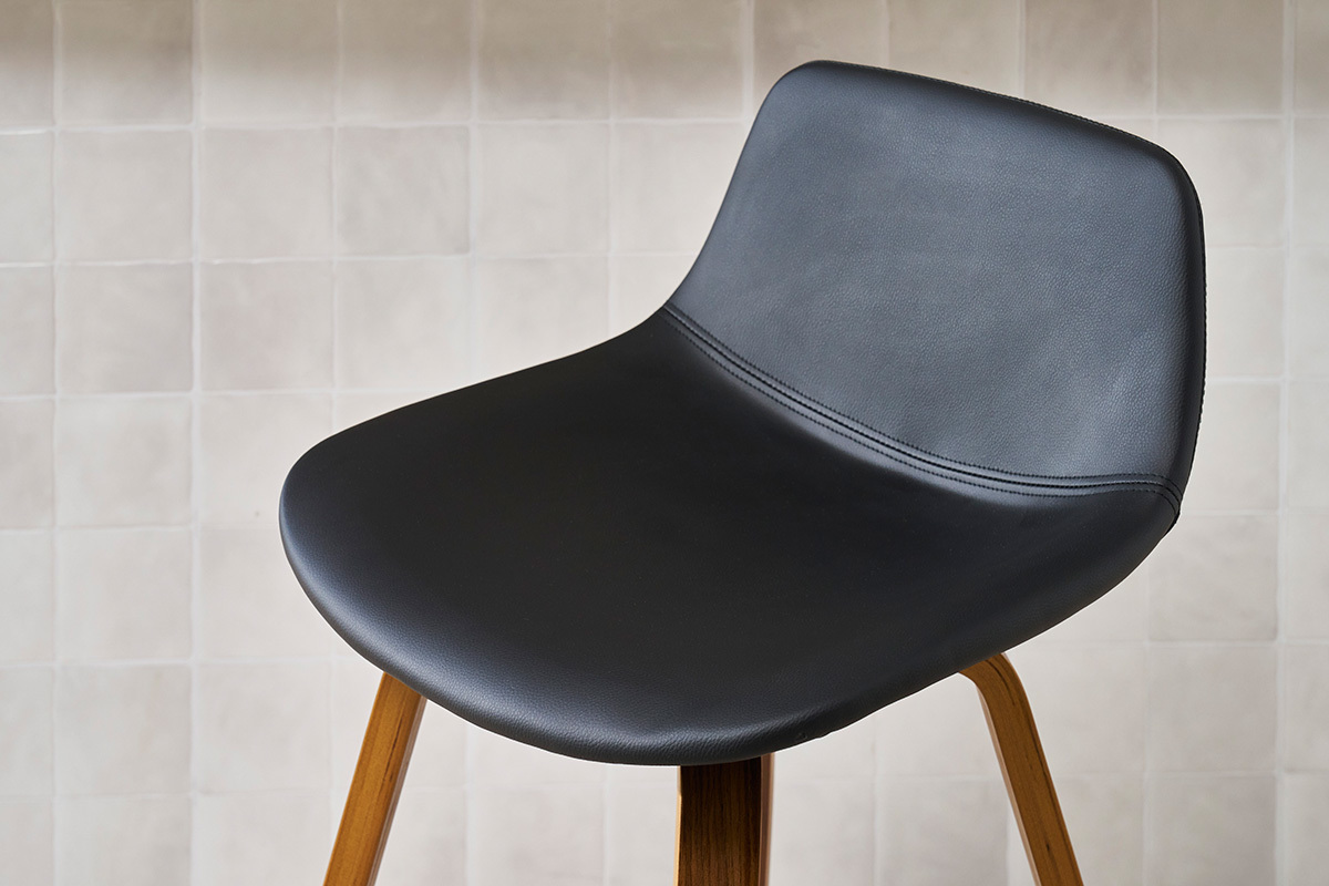 Tabourets de bar design noir et noyer (lot de 2) NONIE