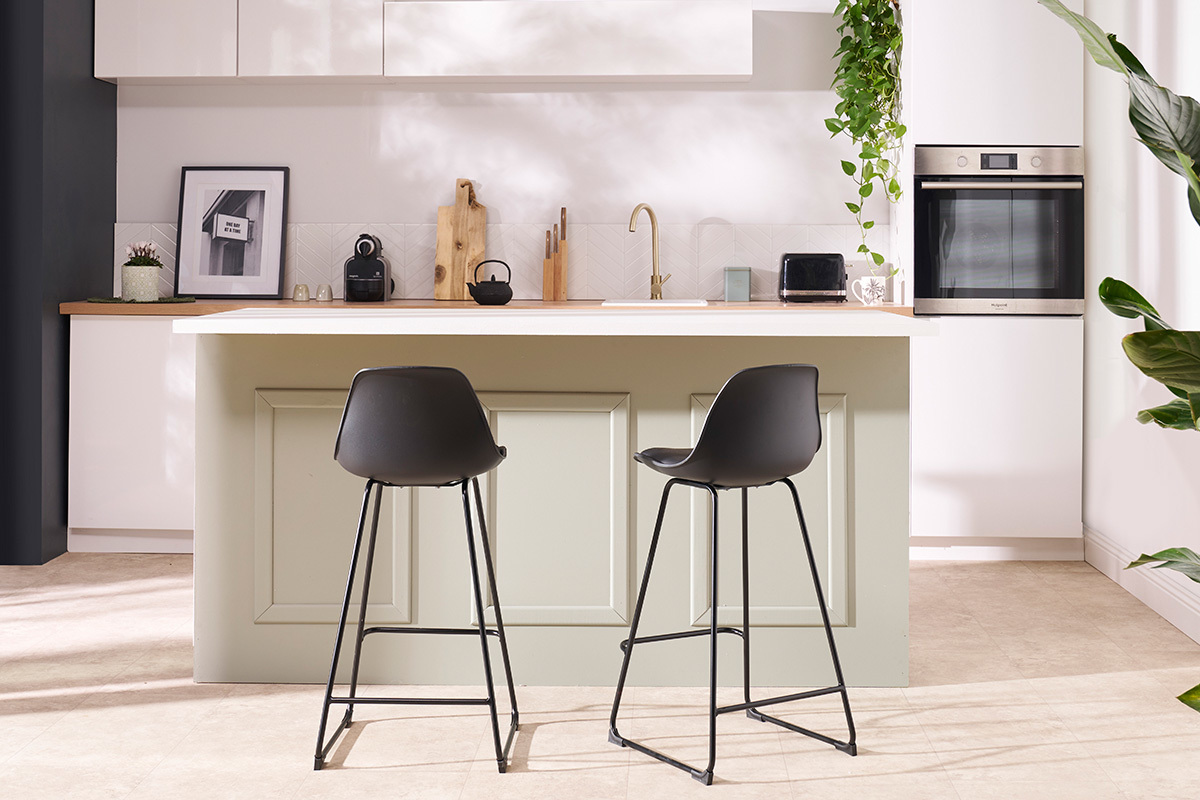 Tabourets de bar design noirs pieds m�tal H66 cm (lot de 2) FRANZ