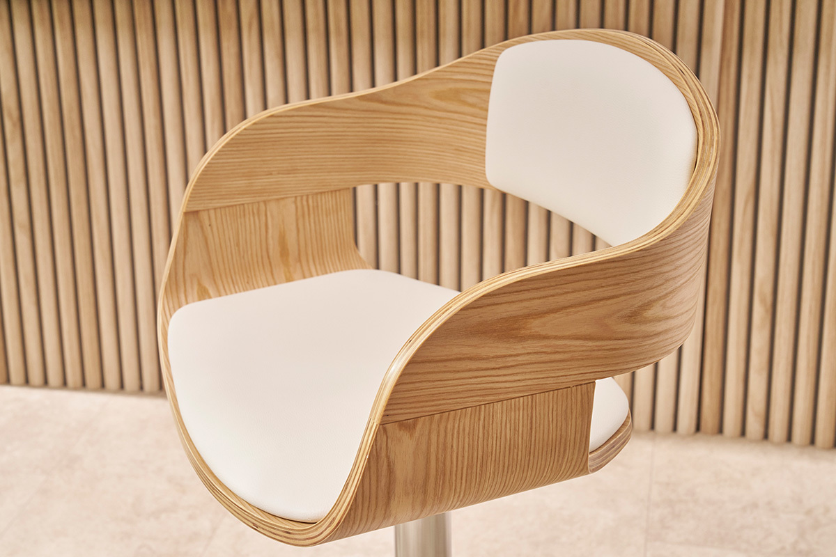 Tabourets de bar design rglables en polyurthane blanc et bois clair (lot de 2) EUSTACHE