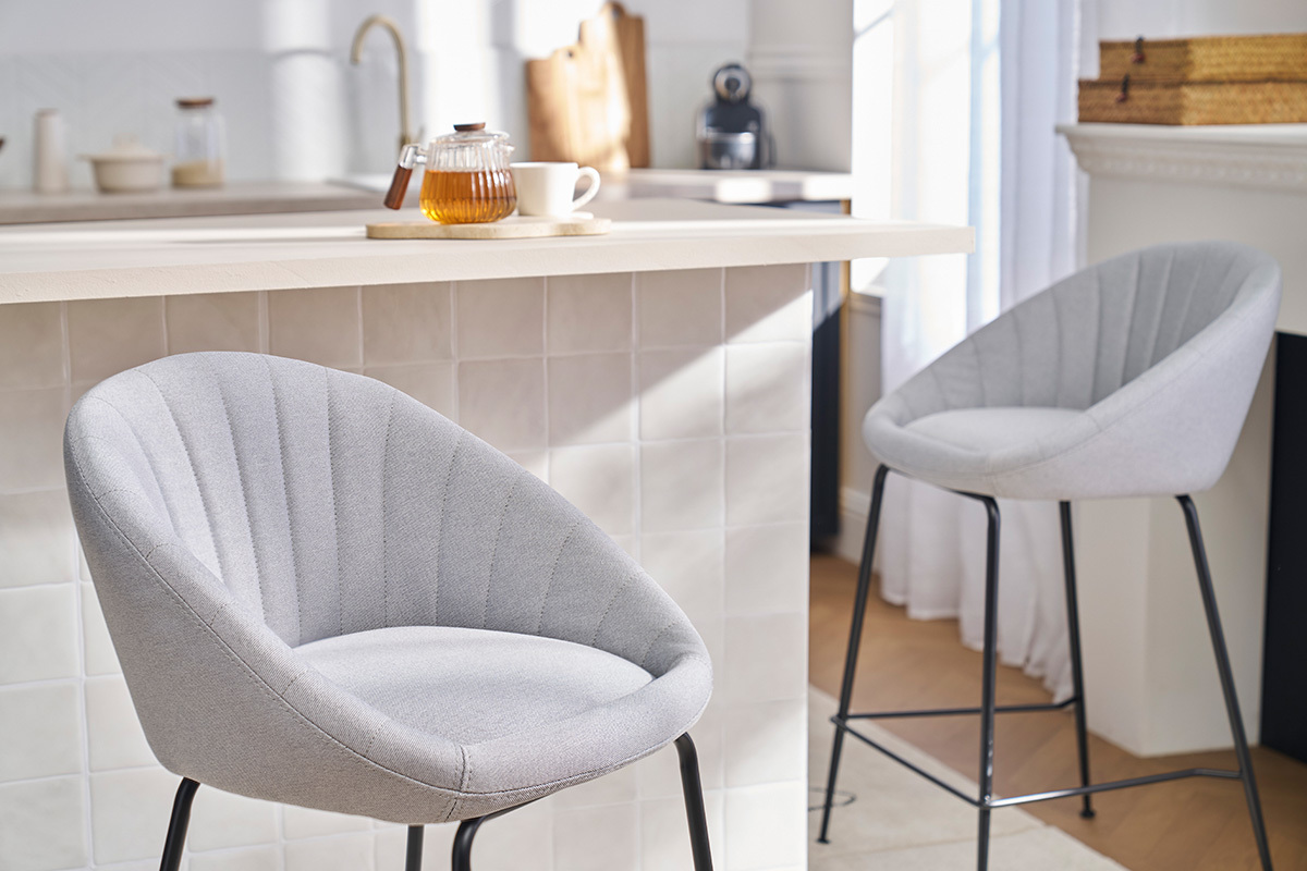 Tabourets de bar design tissu gris clair 65 cm (lot de 2) SHERU