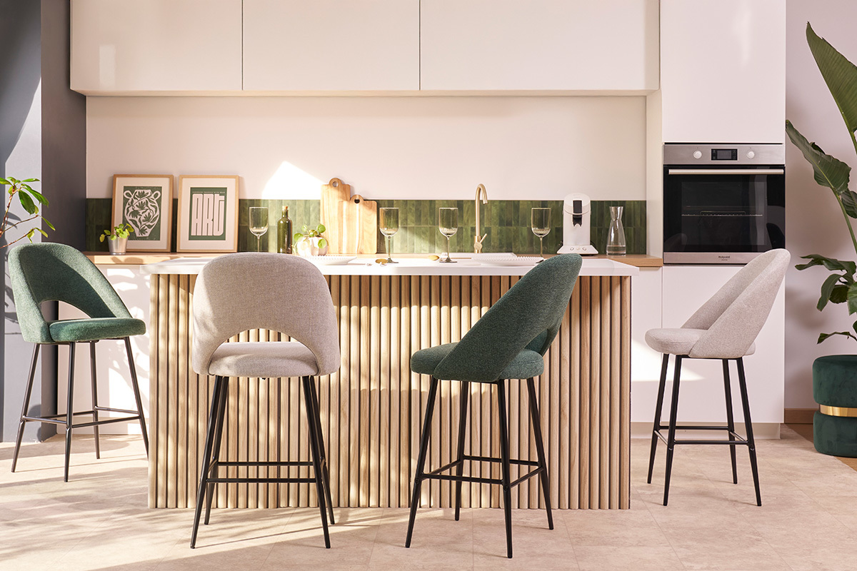 Tabourets de bar en tissu velours c�tel� vert kaki H65 cm (lot de 2) COSETTE