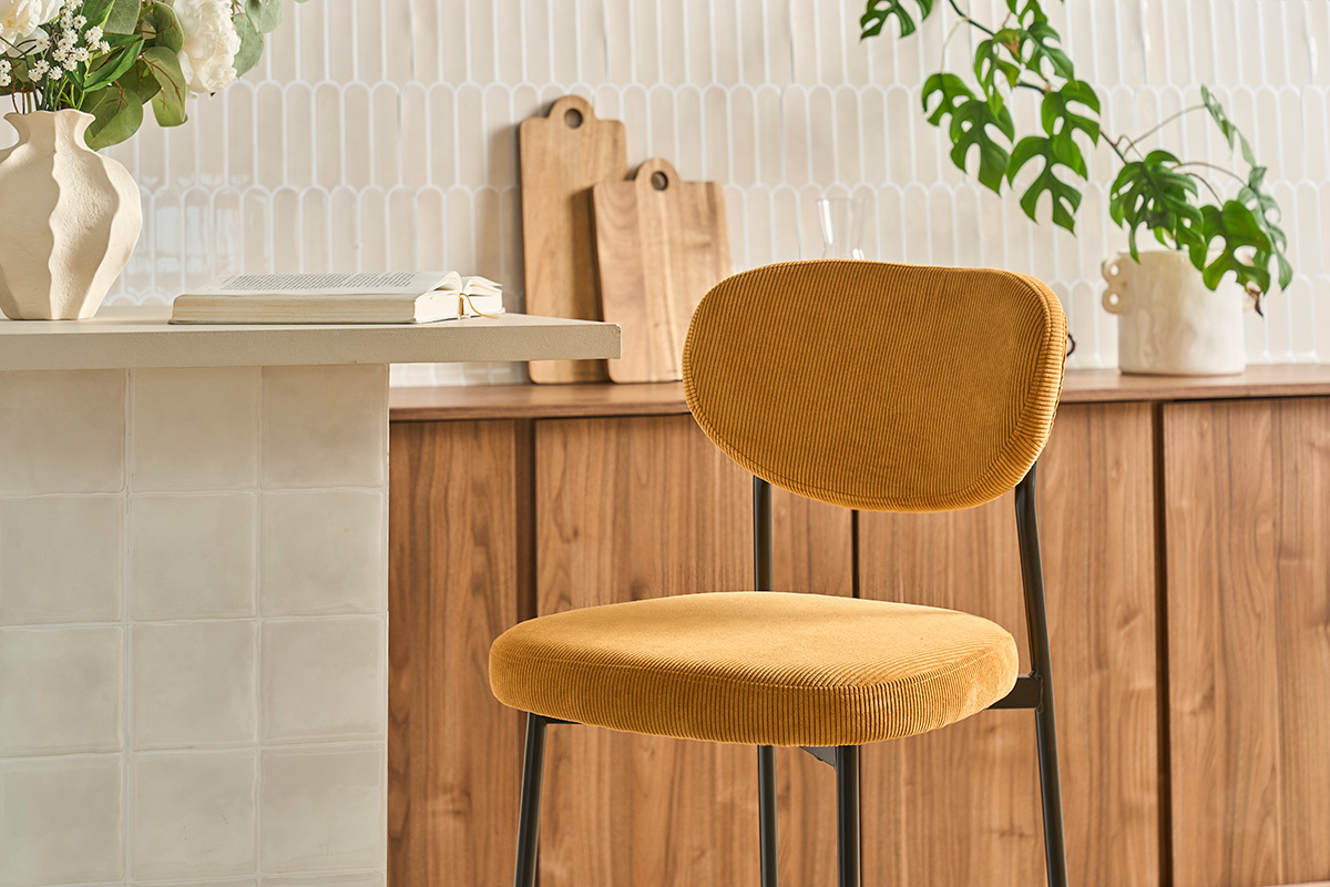 Tabourets de bar fixes en tissu velours c�tel� jaune curry H65 cm (lot de 2) BREKA