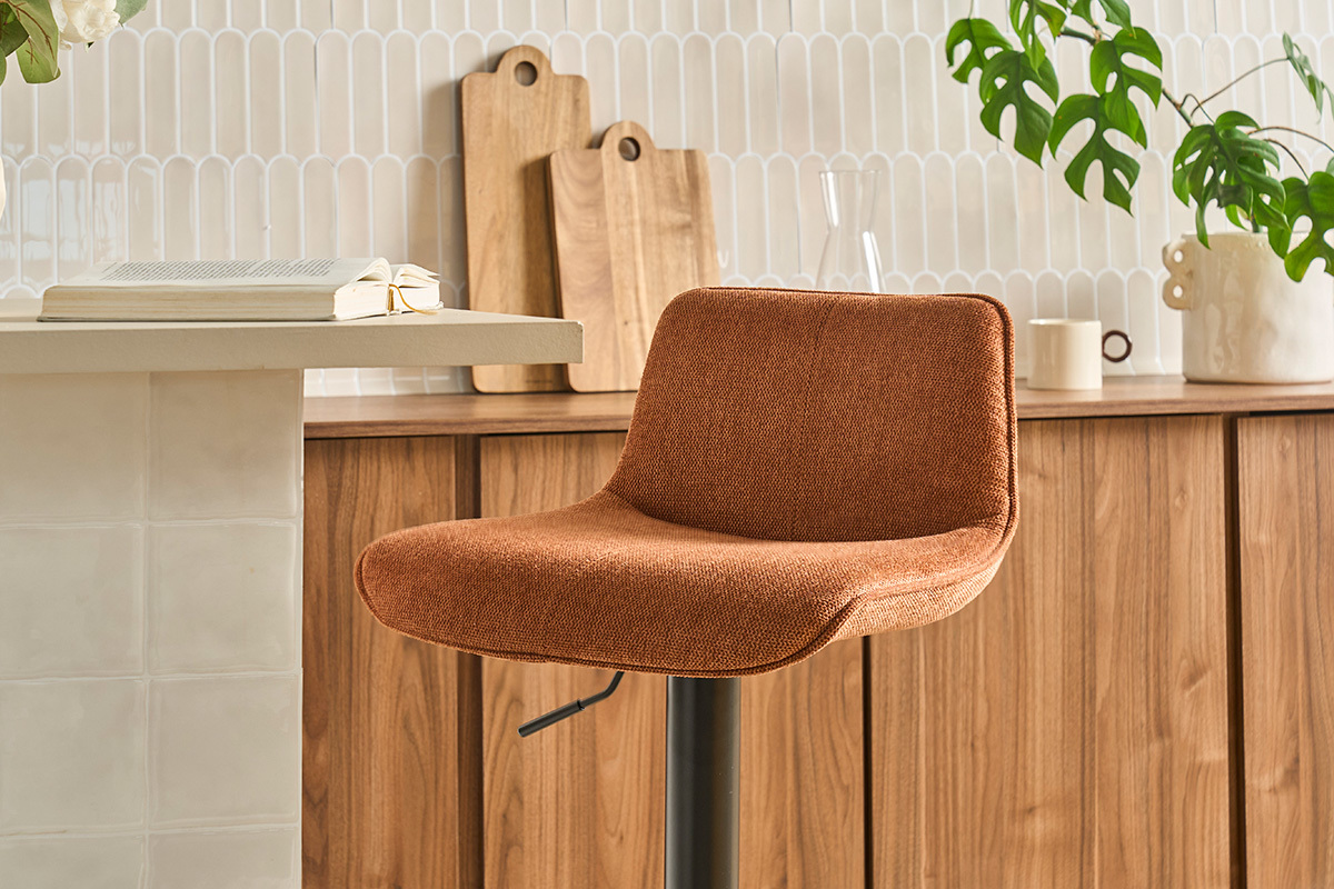 Tabourets de bar r�glables pivotants 360� en tissu effet velours textur� terre br�l�e et m�tal noir (lot de 2) BOOST