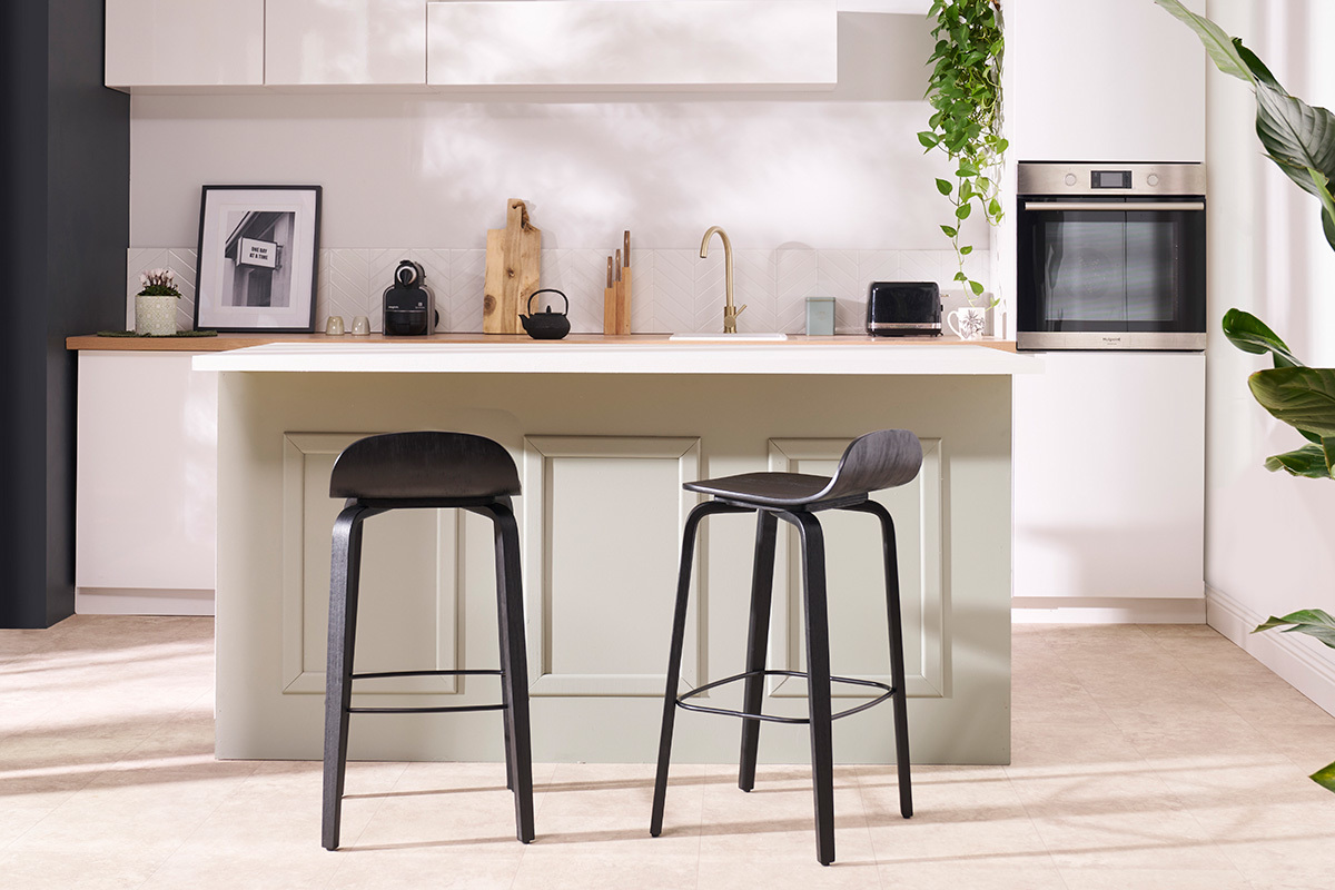Tabourets de bar vintage bois noir  (lot de 2) OBRA