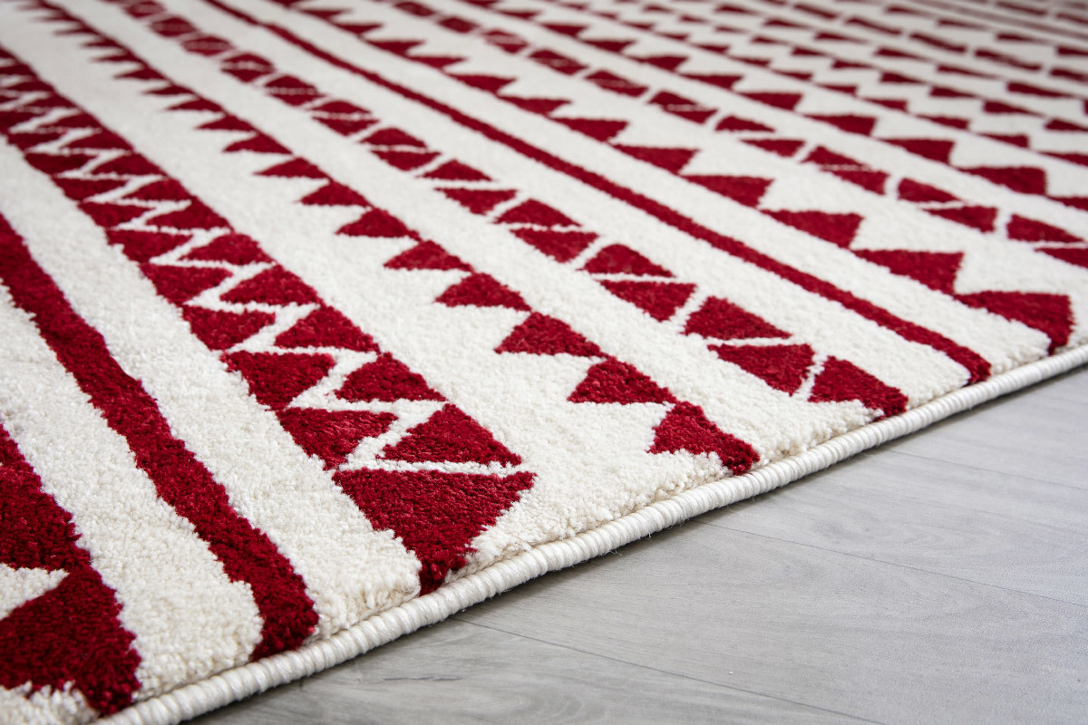 Tapis � motifs graphiques rouge 120 x 170 cm TAYA