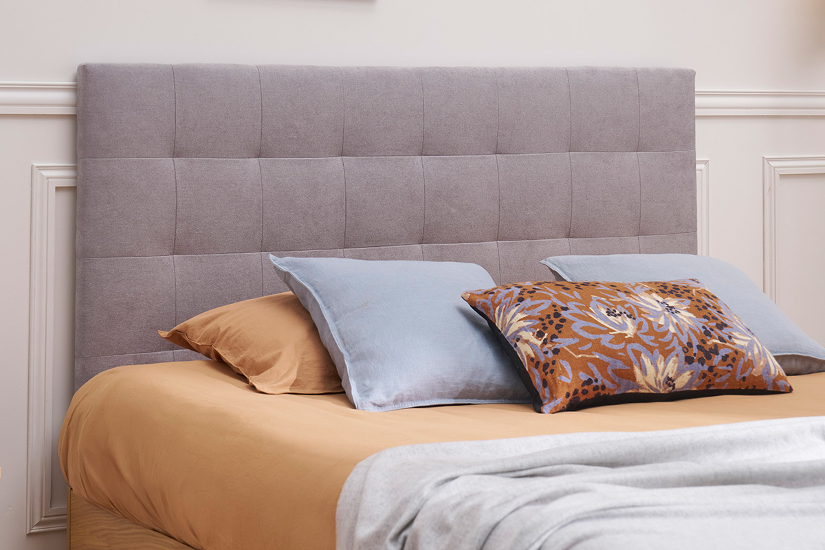 Tte de lit capitonne en tissu gris L160 cm HALCIONA