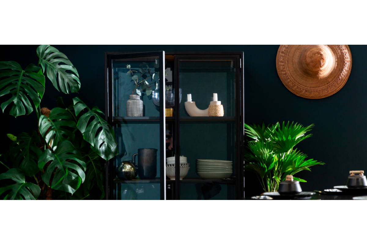 Vitrine en verre finition bois chne et mtal noir H150 cm TRESCA